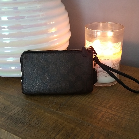 Coach Wristlet - Picture 4 of 9